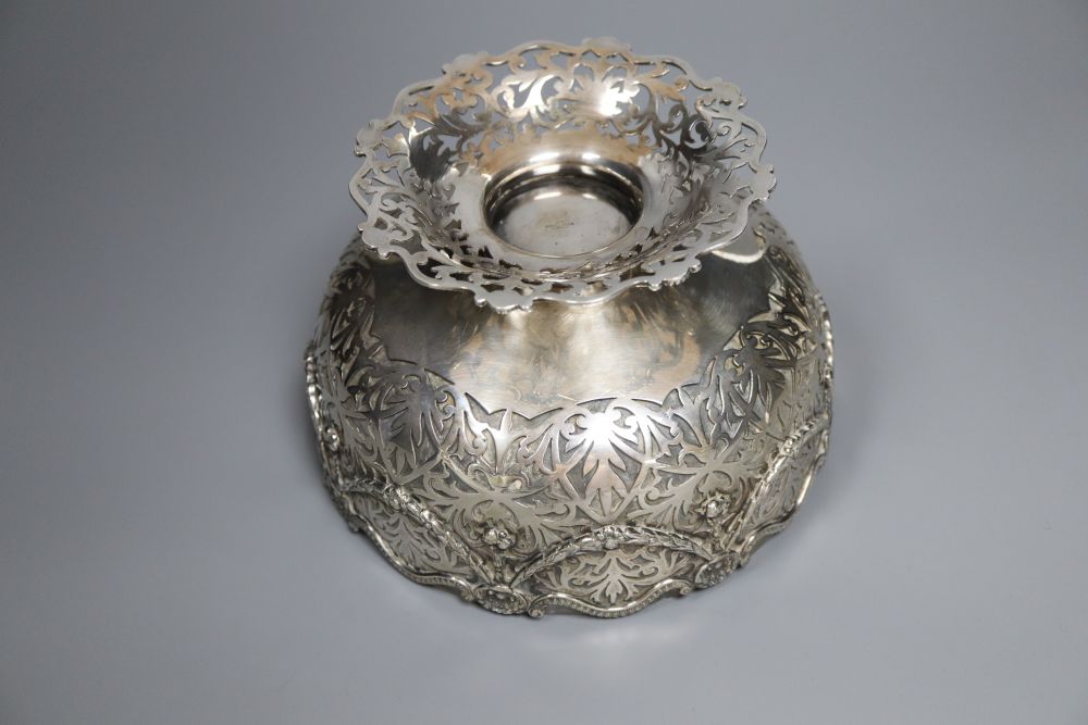 A George V pierced silver pedestal bowl with frosted glass insert, Alexander Clark Co. Birmingham, 1930,